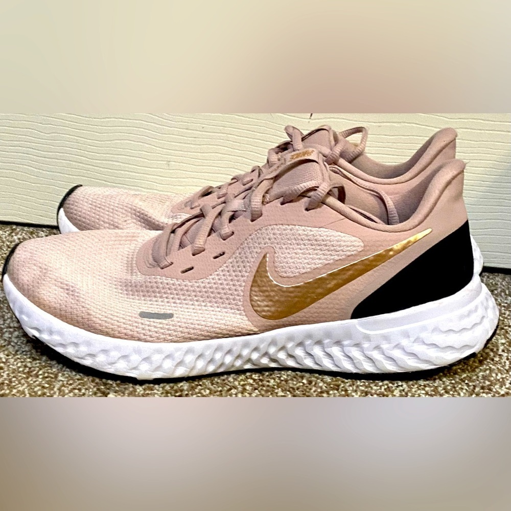 NIKE Revolution Running Sneakers Ladies Sz 10 Pink 2020 Very Good Condition